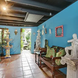 Port Cochere -  Entryway