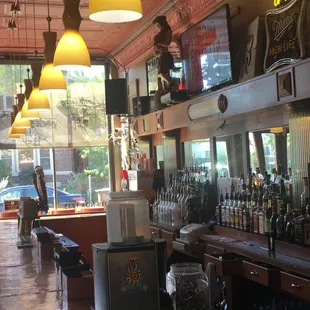 Classic Deco back with just about anything you could want, including as many as 30 Bourbons!