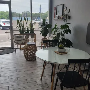 a table and chairs in a coffee shop
