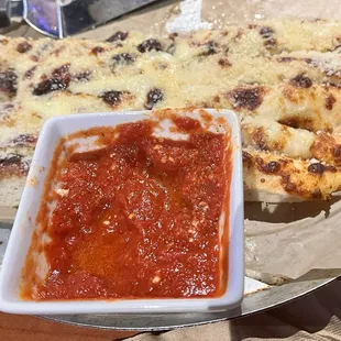 Cheesy Bread w/marinara