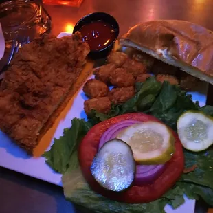 We mentioned that we are sharing the tenderloin and they played it separately with no less "fixings".  Impressed!!