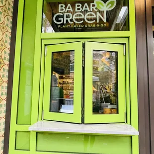 The new ba bar green: grab &amp; go window
