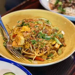 Lemongrass Tofu Singapore Noodles - IG: @nelson_eats