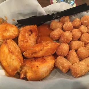 Boneless wings on special on Tuesdays - grilled (as pictured) tastes just as great for the diet.