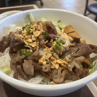 B10. Banh Mi Ga Nuong