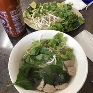 Small meatballs pho