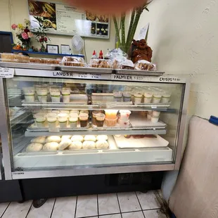 They sell Vietnamese tapioca desserts