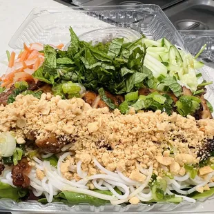 This was the dish from Bà to food truck which is chicken rice bowl ( which really addicting )