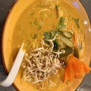 Noodle yellow curry
