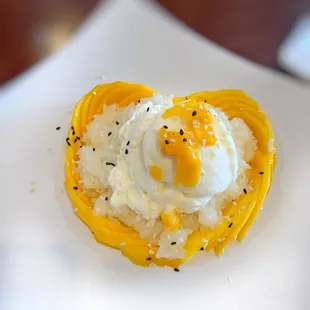 Combo ice cream and sweet sticky rice and mango