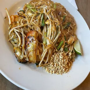 Seafood pad Thai