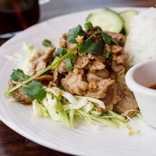 Stir-fried  Thai Garlic and peppers with Pork