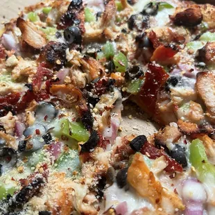 Stopped in right quick cuz I been eyeballing this spot waiting for it to open and got a Small 10" Chicken Tandoori