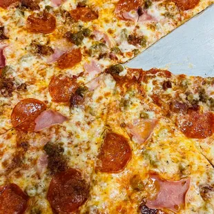Meat amore pizza