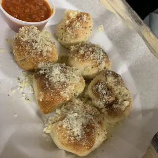 Garlic Knots (6 Pc)