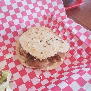 Gordita. (Carnitas gordita)