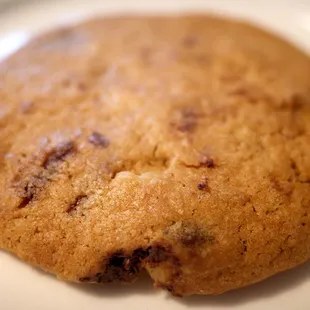 Chocolate mac nut cookie