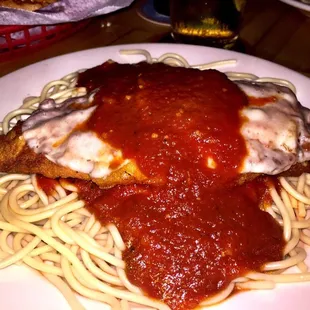 a plate of spaghetti and chicken