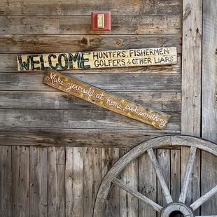 a wagon wheel and a welcome sign