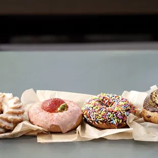 donuts, dough desserts, food