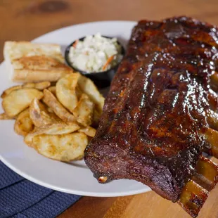 a plate of ribs and potatoes