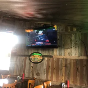 3 big TV's to enjoy your games!