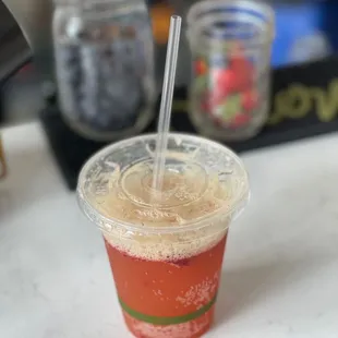 Strawberry lemonade to go