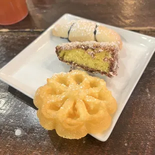 Great Americana, great service, stellar breakfast and lunches and even better desserts!