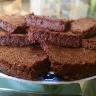 a plate of brownies