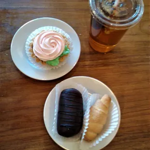 This was the "meal:"  three baked goods and unsweetened iced tea! (no review)