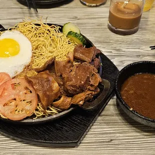 Beef stew crispy noodles