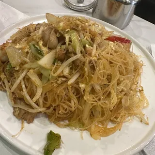 40. Thai Style Fried Rice Noodle