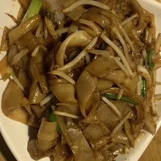 48. Dry Satay Beef Chow Fun