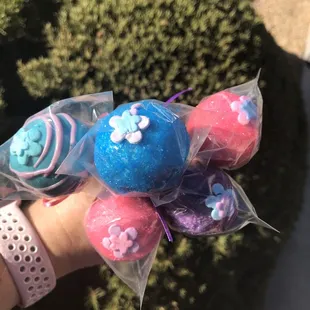 Trolls themed cake pops for the win!!