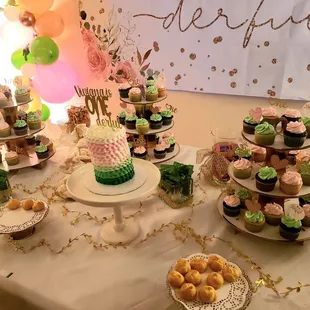 a table of cupcakes