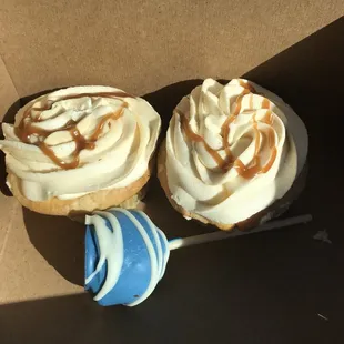 Peanut butter caramel cupcakes--good combo! + chocolate cake pop