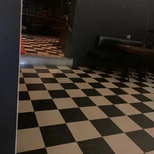 No indoor currently. Can wait inside for to go, that's nice.