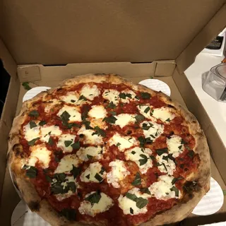 Margherita with House Mozzarella, Garlic, Basil