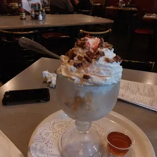 Praline Liqueur Sundae