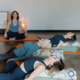 Yoga workshops for relaxation, birth preparation, and postpartum recovery.