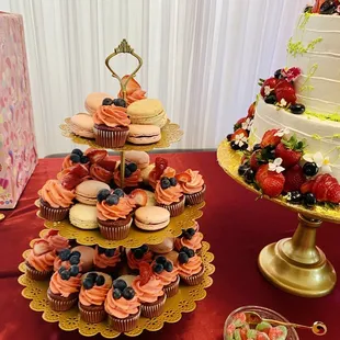 Berry velvet mini cupcakes