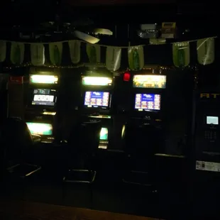 Huge video crack area. Lotsa wasted room ;(