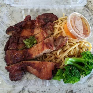 M1. Garlic Noodle with Five Spiced Chicken