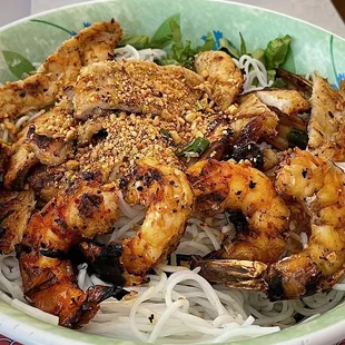 Vermicelli noodles with grilled shrimp and chicken