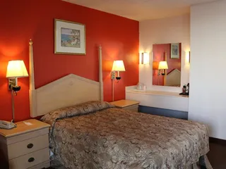 Canterbury Inn & Suites