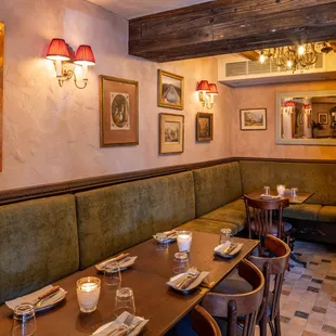 Warm &amp; Elegant Indoor Banquet