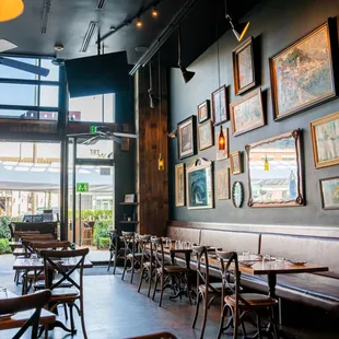 Indoor/Outdoor Open-Space Dining