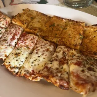 1/2 pizza 1/2 garlic bread Yelp check in offer