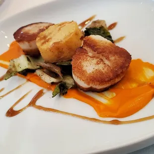 Scallops and crispy polenta