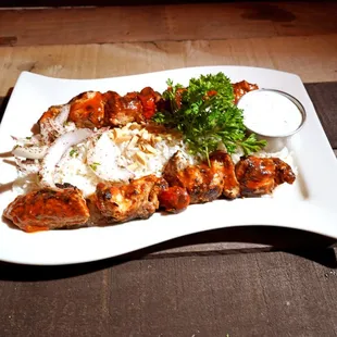 SEDR DJAJ MECHWI
For the garlic lover, organic boneless chicken breasts marinated in olive oil, lemon, and splashed with garlic sauce